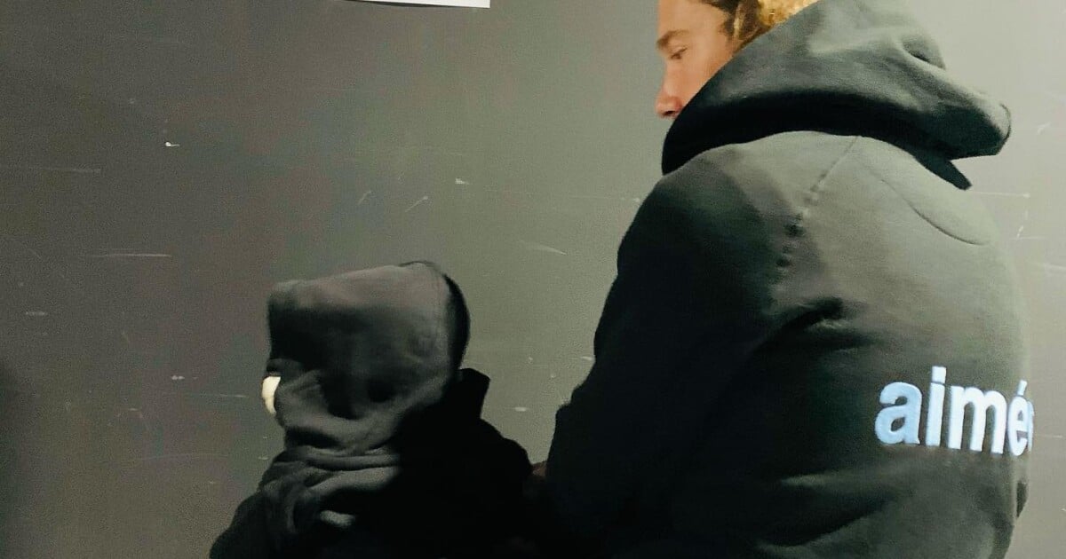 , VIDEO Julien Doré avec son fils : le petit garçon dévoile sa voix trop craquante pour une grande annonce ensemble