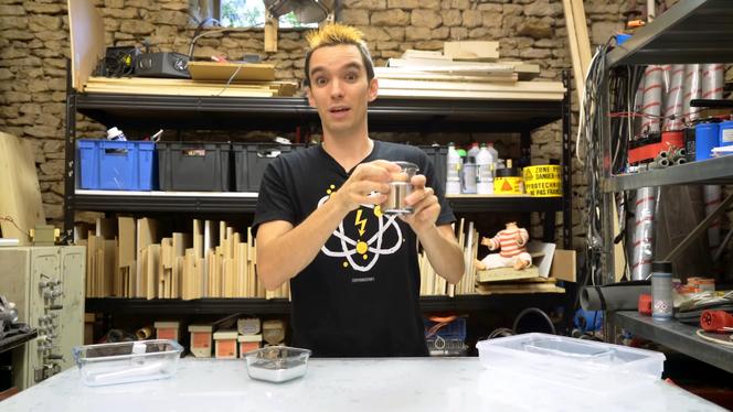 Baptiste Mortier-Dumont dans une vidéo de sa chaîne YouTube ExperimentBoy.