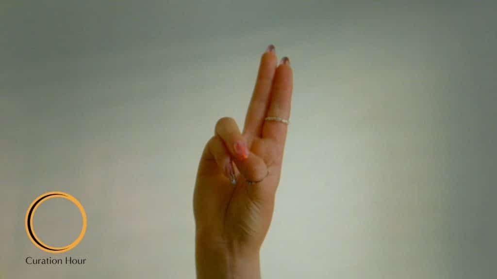 , Youtube (masturbate): Désolé, je suis en retard, je me masturais. Réalisé par Alena Shevchenko