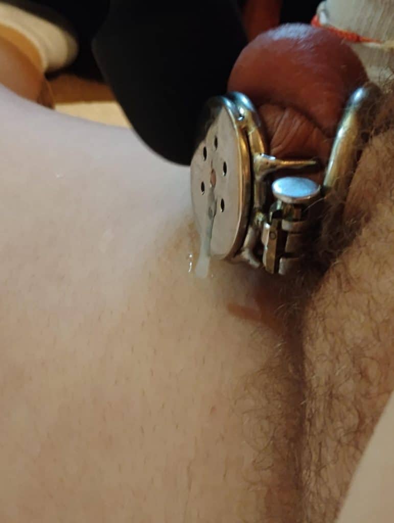 , *,J’adore être enfermé et jouir
sur Reddit