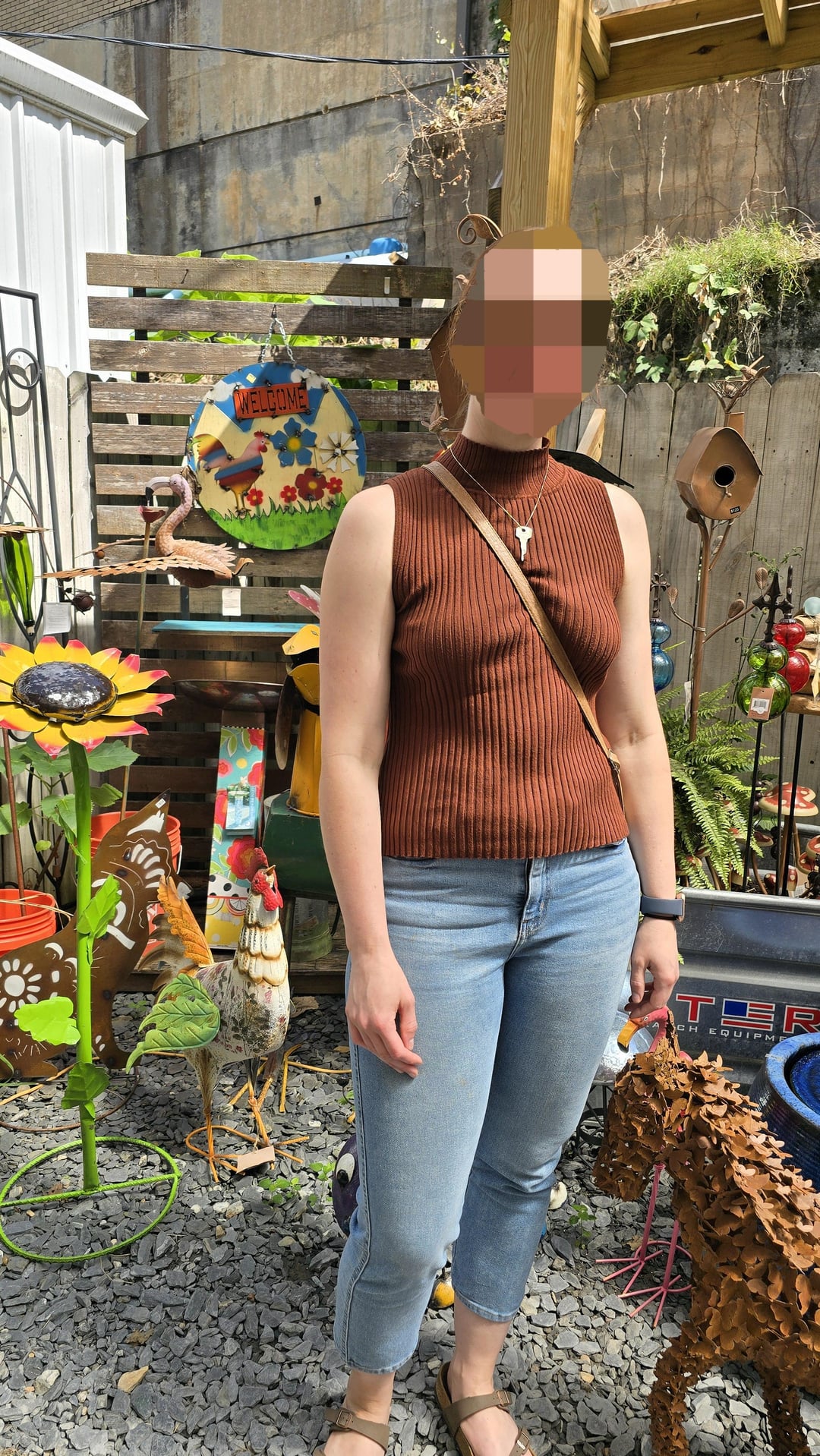 , *; Ma déesse montrant sa clé en public 😍 Que devrait-elle dire si elle est interrogée sur la clé?