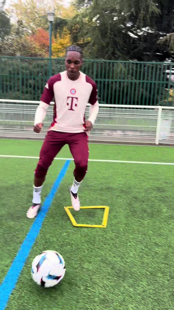, Tiktok (préparation mentale football): Réchauffez-vous avec Mathys Tel One