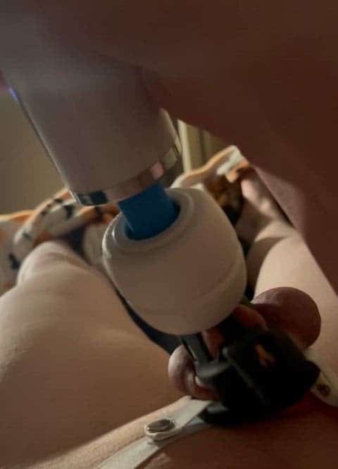 , *,C’est la première fois que je jouis dans la chasteté et c’est gâché
sur Reddit