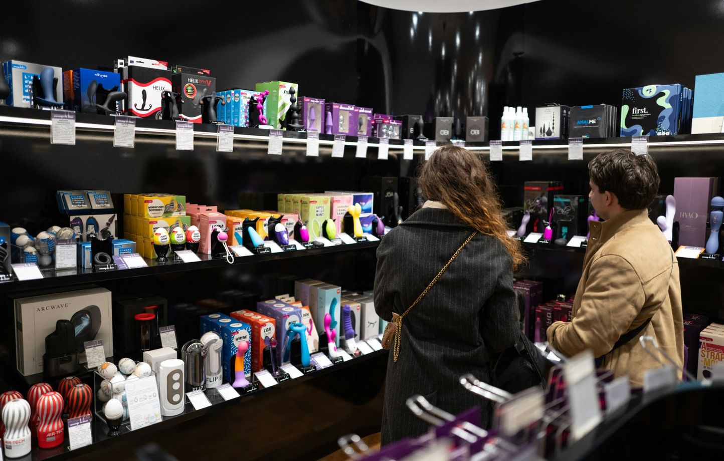 , « C’est aussi pour les hétéros ? »… Pourquoi les sextoys masculins et la pénétration anale sont encore tabous