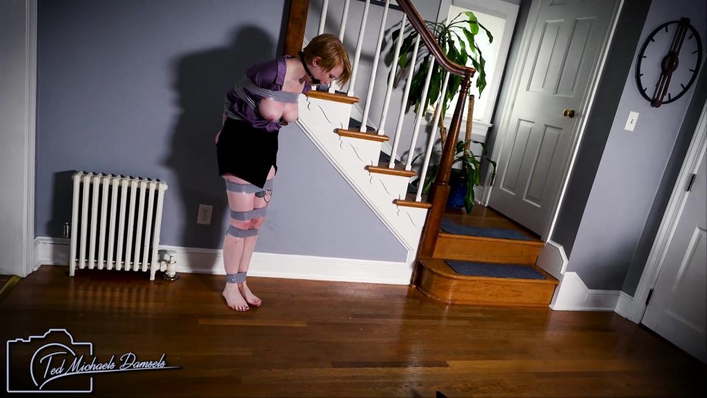 , web: Ted Michaels Damsels – Izzabella Robbins est venue utiliser son téléphone et a mis fin à son agonie orgasmique