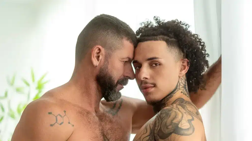, WEB: Latin Heat de Naked Sword : Karyoca personnel domine Gonzales à Rio BDE