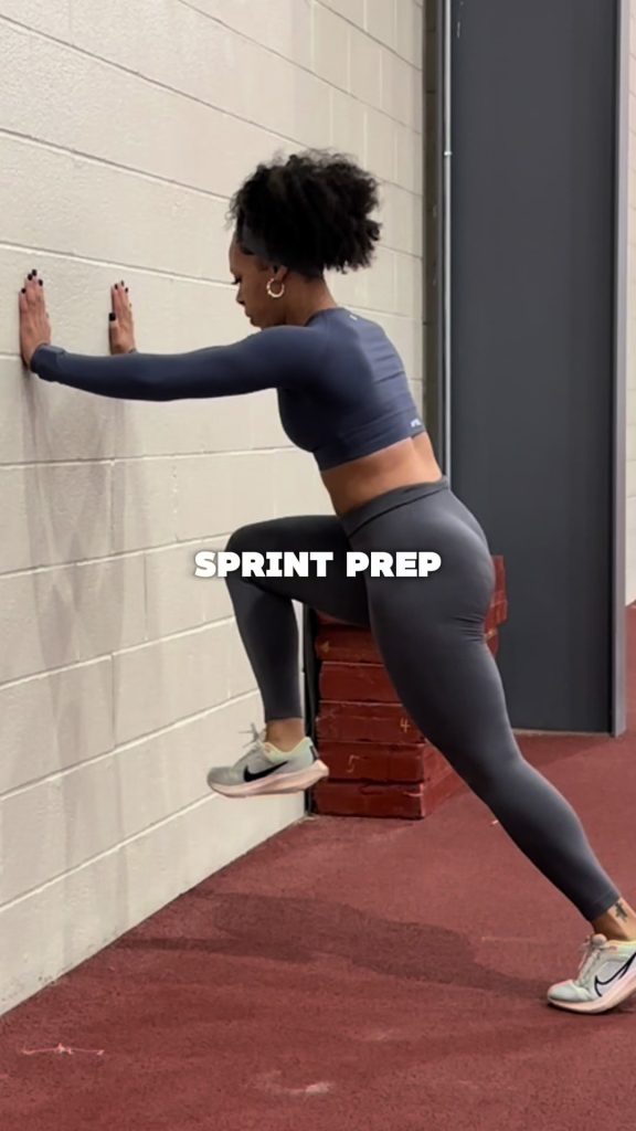 , Tiktok (athlete preparation): PRÉPARATION AU SPRINT Parce que la façon dont vous vous échauffez = la façon dont vous performez. Avant de te concentrer