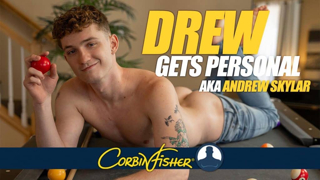 , WEB: Corbin Fisher : Drew (Skylar) devient personnel lors de ses débuts en solo