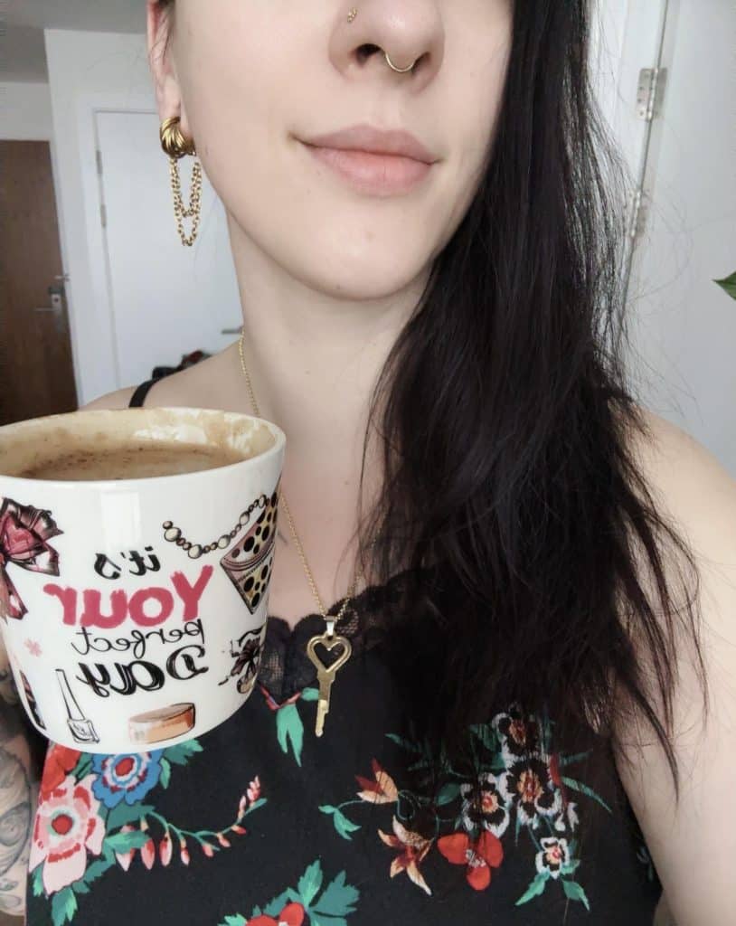 , Reddit (*): Bonjour les perdants 😘 Les bites toujours en cage j’espère ?