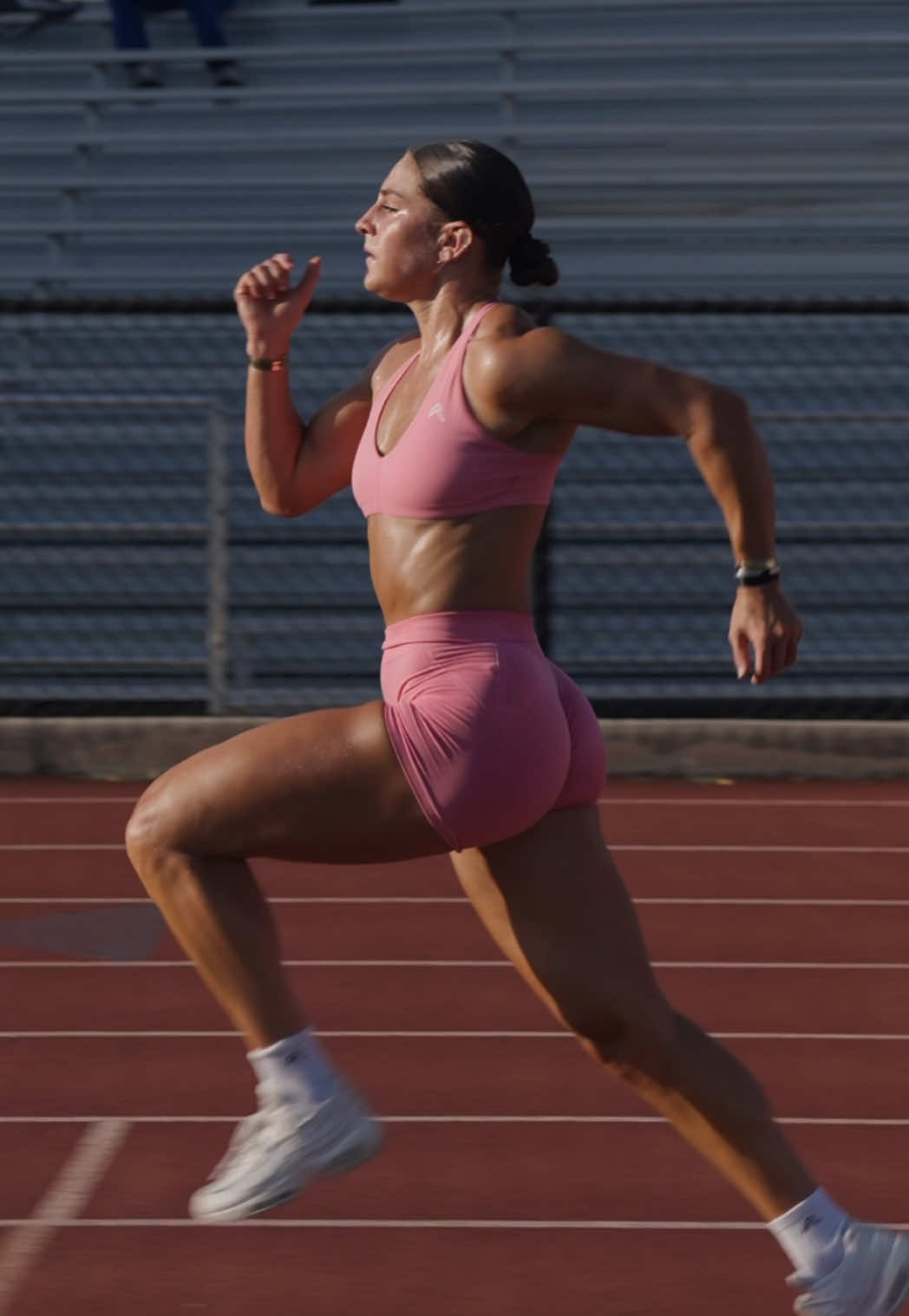 , athlete preparation; 5 ÉTAPES POUR UN ÉCHAUFFEMENT SOLIDE AU SPRINT Programmes d’entraînement liés dans la bio Code actif mi