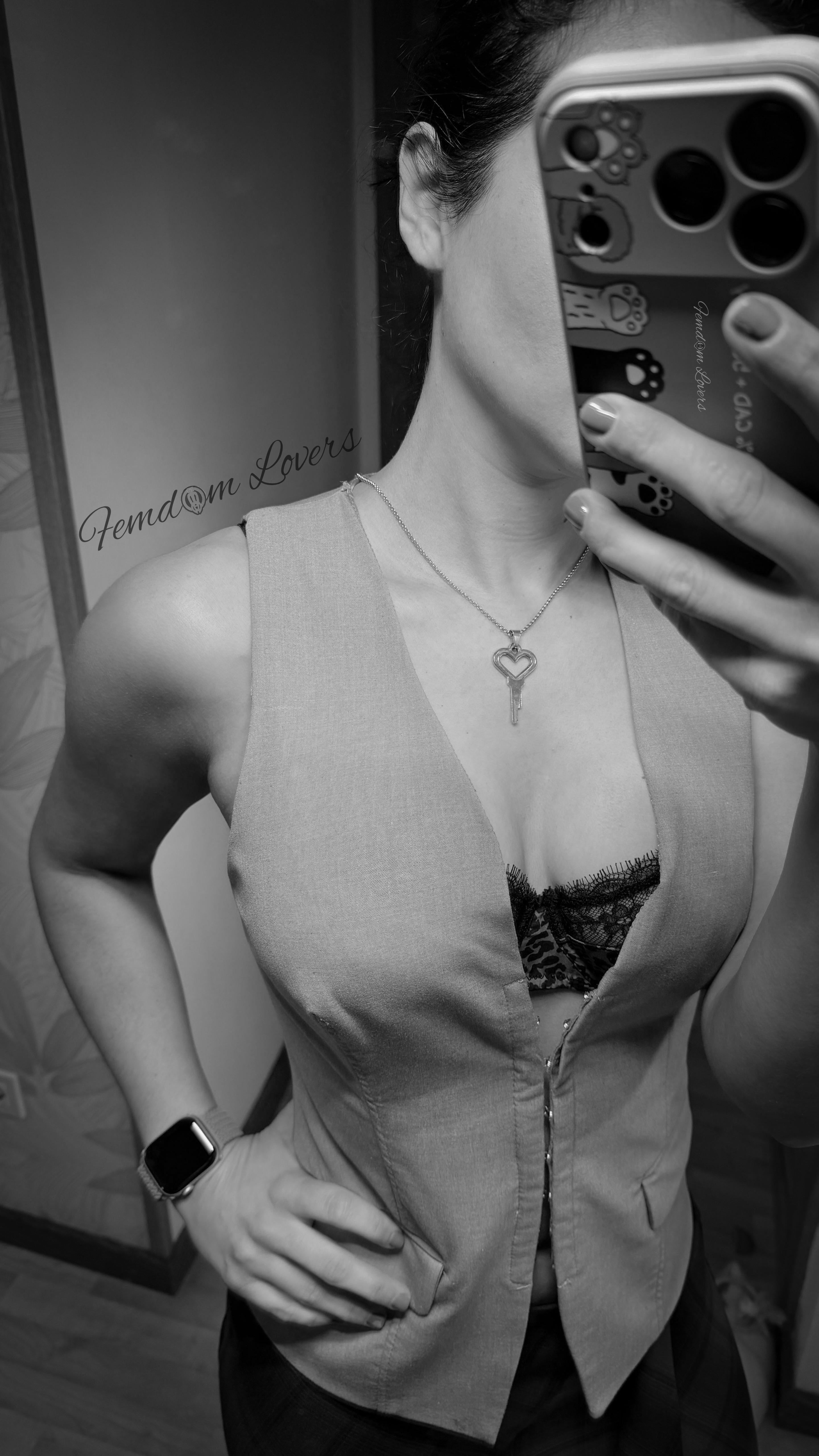 , *,Je ne veux pas d’excuses, baisse simplement la tête et obéis à mes ordres
sur Reddit