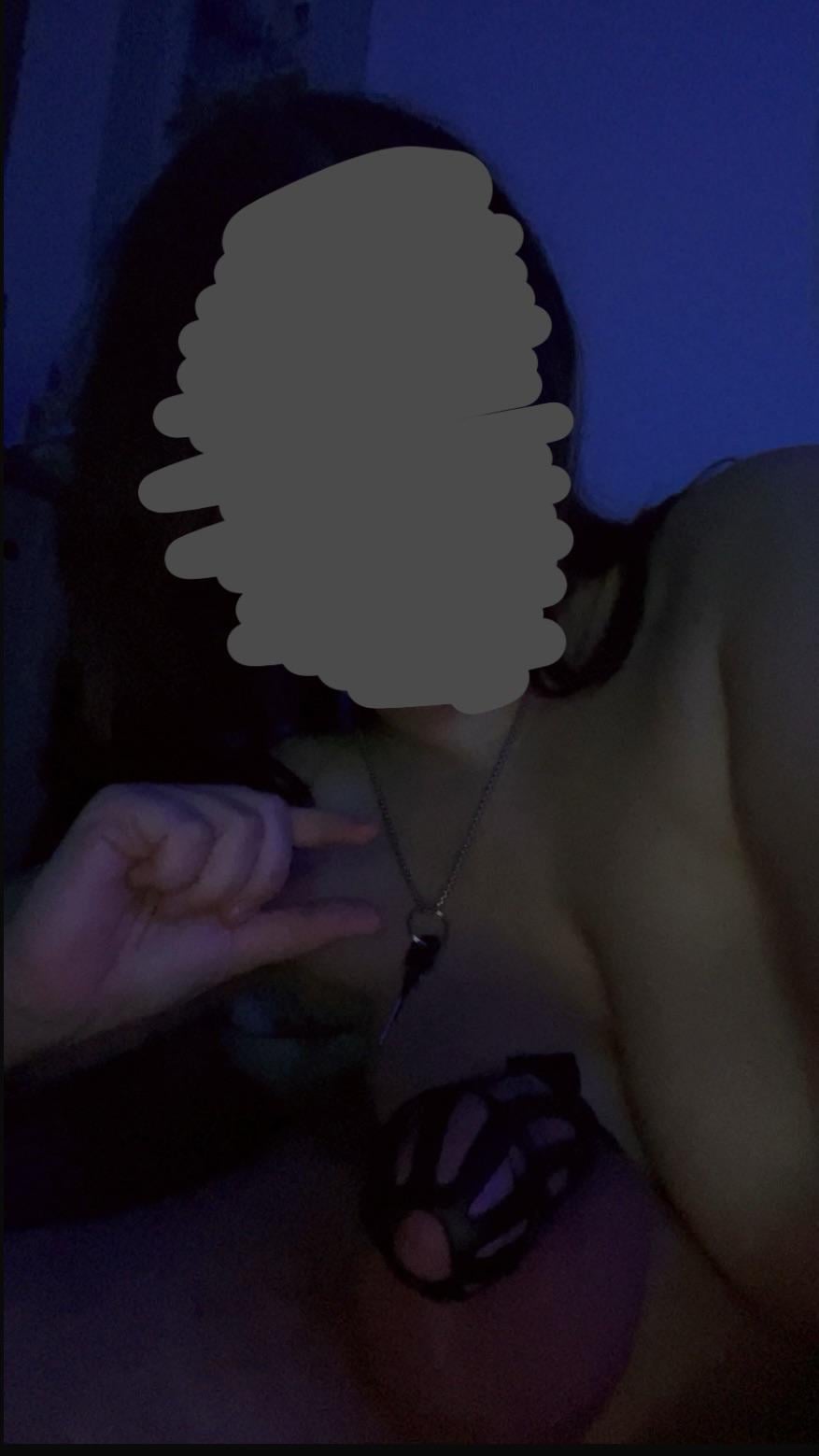 , *,En guise de punition, je dois enfermer sa petite bite ! 😈 Il est juste trop petit et peut tenir le coup pendant les rapports sexuels 😣
sur Reddit
