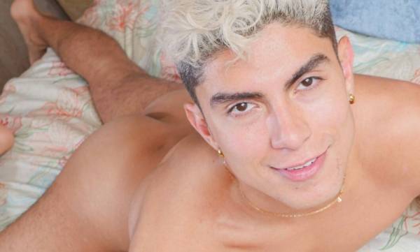 , WEB: Alfonso Osnaya se déshabille
